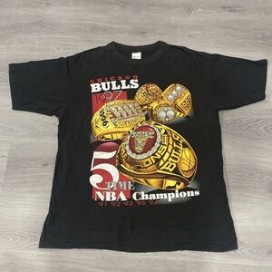Vintage Chicago Bulls 1997 Five Time NBA Champions Tee